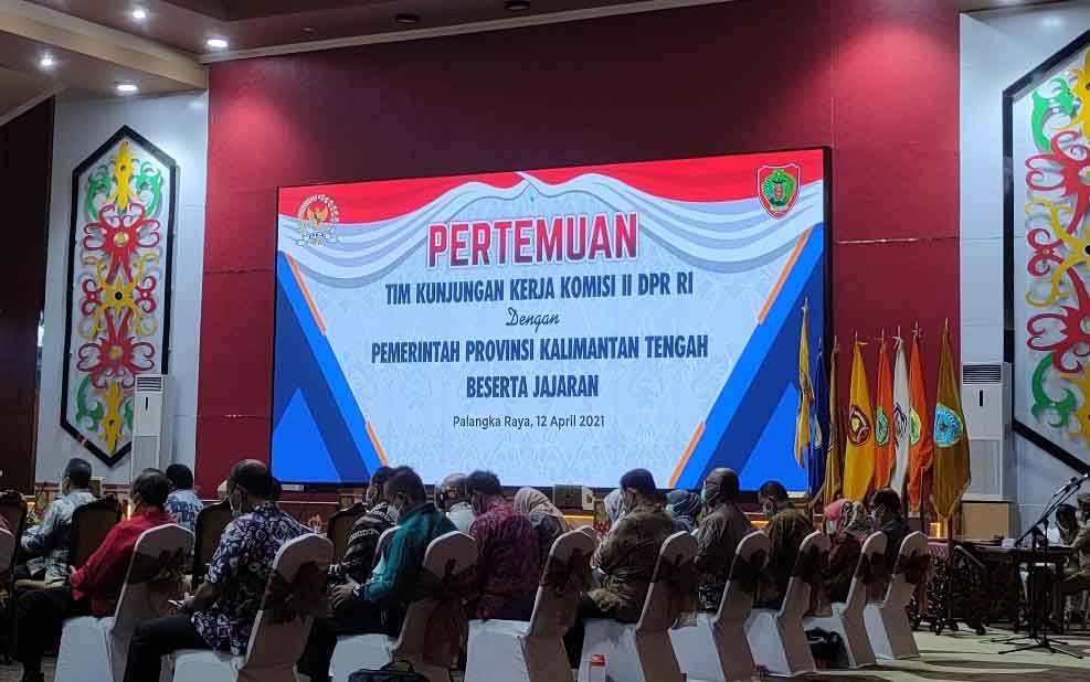 Peretemuan Pemprov Kalteng dengan Komisi II DPRD RI di Aula Jayang Tingang, Senin 12 April 2021.