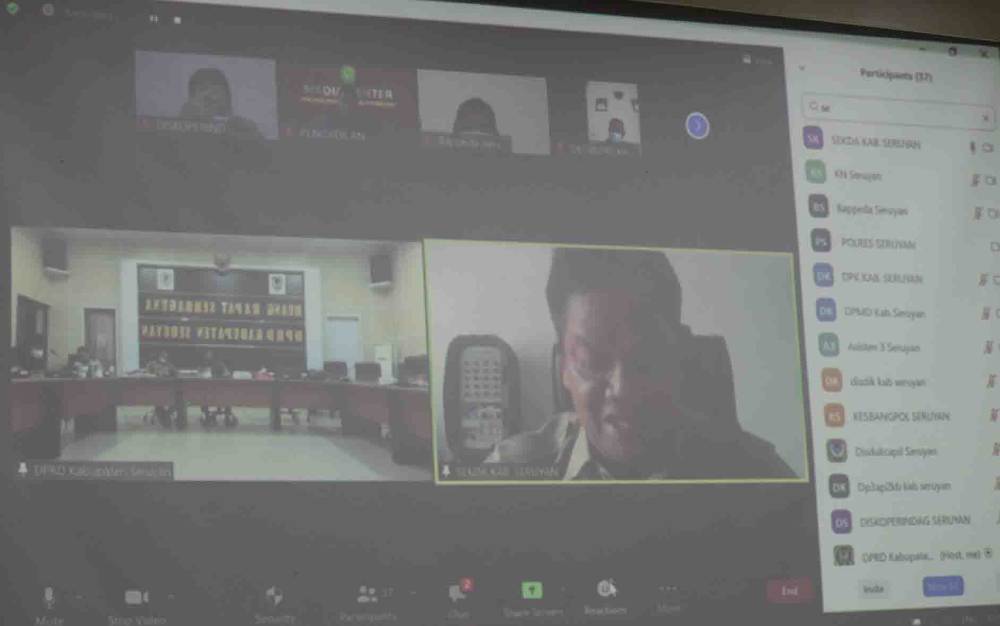 Sekda Seruyan, Djainuddin Noor menyampaikan pidato pengantar Bupati Seruyan melalui video conference