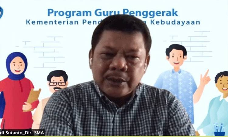 Pelaksana tugas Direktur SMA Ditjen PAUD Dikdasmen Kemendikbud, Purwadi, dalam dialog pendidikan di Bogor, Sabtu (17/4). (ANTARA/Indriani)