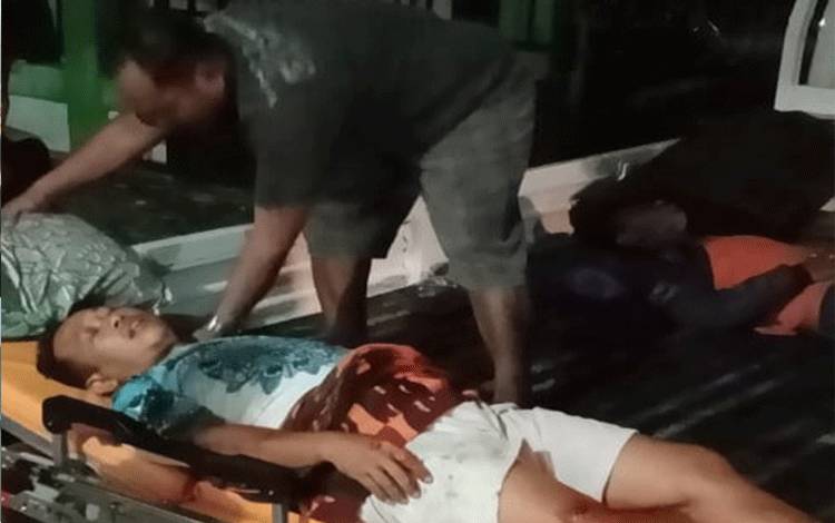 Korban yang menumpang Avanza mengalami kecelakaan tunggal di Desa Tumbang Lawang Kecamatan Buntut Bali malam ini.