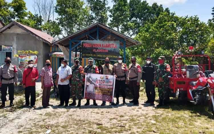  Tim gabungan saat melaksanakan siaga Karhutla di Kelurahan Tanjung Pinang, Jumat 23 April 2021