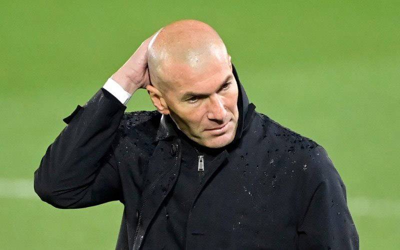 Manajer Real Madrid Zinedine Zidane ketika laga El Clasico melawan FC Barcelona di Stadion Alfredo di Stefano, Valdebebas, pinggiran kota Madrid, pada 10 April 2021