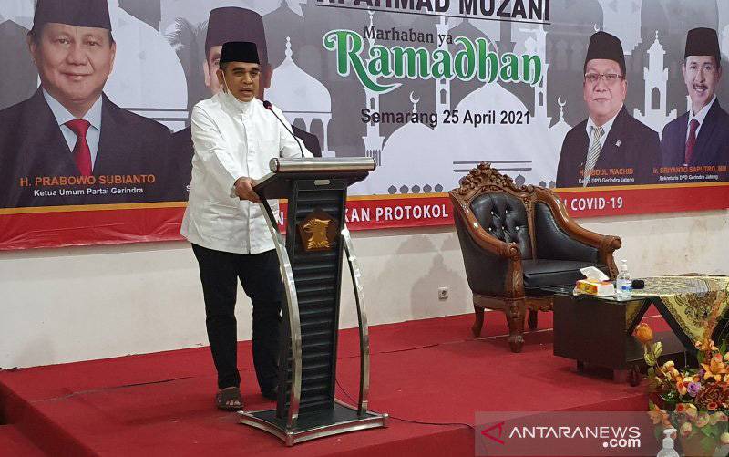 Sekretaris Jenderal DPP Partai Gerindra, Ahmad Muzani saat Silaturahmi Ramadhan di kantor DPD Partai Gerindra Jawa Tengah. (foto : ANTARA/Wisnu Adhi)