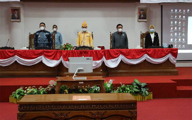 Bupati Pulang Pisau, Pj Sekda dan jajaran mengikuti Rakor bersama Presiden RI secara Virtual.