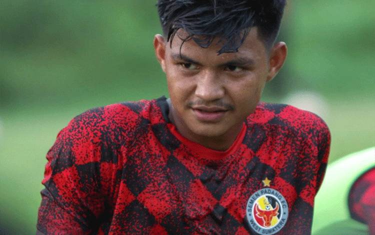 Pemain Semen Padang FC Genta Alfredo. (ANTARA/HO- MO Semen Padang FC)