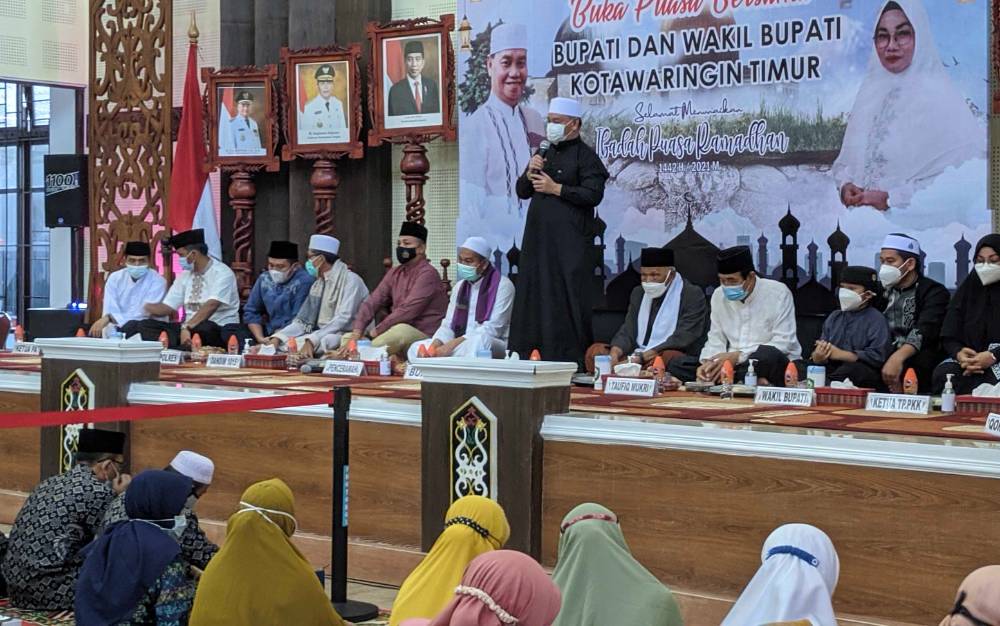 Bupati Kotim Halikinnor saat menyampaikan sambutan pada safari Ramadan 4 kecamatan, Sabtu, 1 Mei 2021.