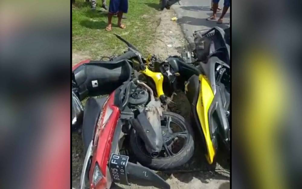 Sepeda motor yang terlibat kecelakaan di Jalan Barito, Kuala Kapuas, Jumat, 7 Mei 2021.