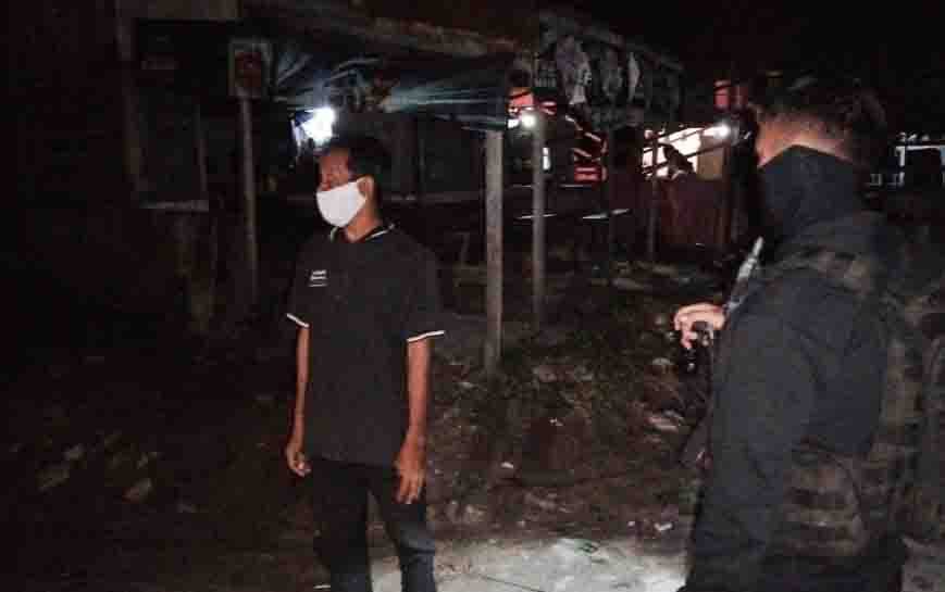 Tim Raimas Back Bone Ditsamapta Polda Kalteng saat menyambangi Pos Kamling atau Ronda di Gang Suka Damai Kelurahan Pahandut, Kota Palangka Raya