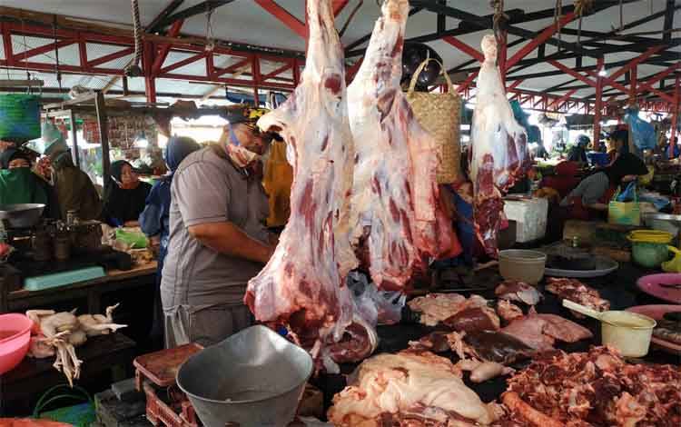 Salah satu lapak pedagang yang menjual daging sapi di Pasar Sayur dan Ikan Kuala Pembuang