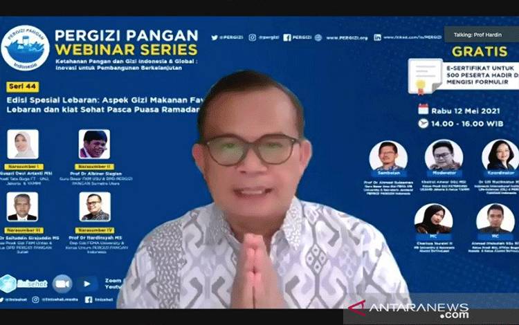 Ketua Umum Pergizi Pangan Indonesia Hardinsyah saat memberikan pernyataan dalam acara Webinar Series, Rabu (12/5/2021). (ANTARA/Andi Firdaus).