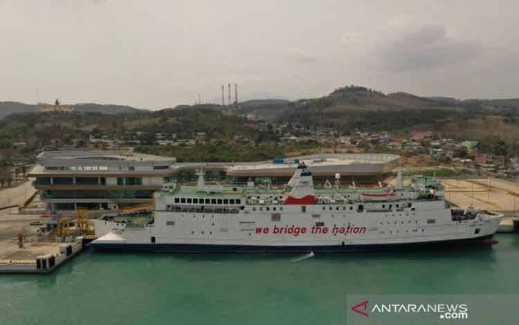 Aktivis kapal Portlink milik ASDP Indonesia Ferry yang melayani penyeberangan penumpang Merak- Bakauheni di Pelabuhan Merak