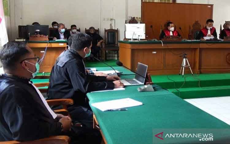 Suasana sidang perdana secara virtual kasus dugaan suap terhadap terdakwa Agung Sucipto, selaku penyuap Gubernur Sulsel non Nurdin Abdullah di Pengadilan Negeri Tipikor Makassar, Sulawesi Selatan, Selasa (18/5/2021)