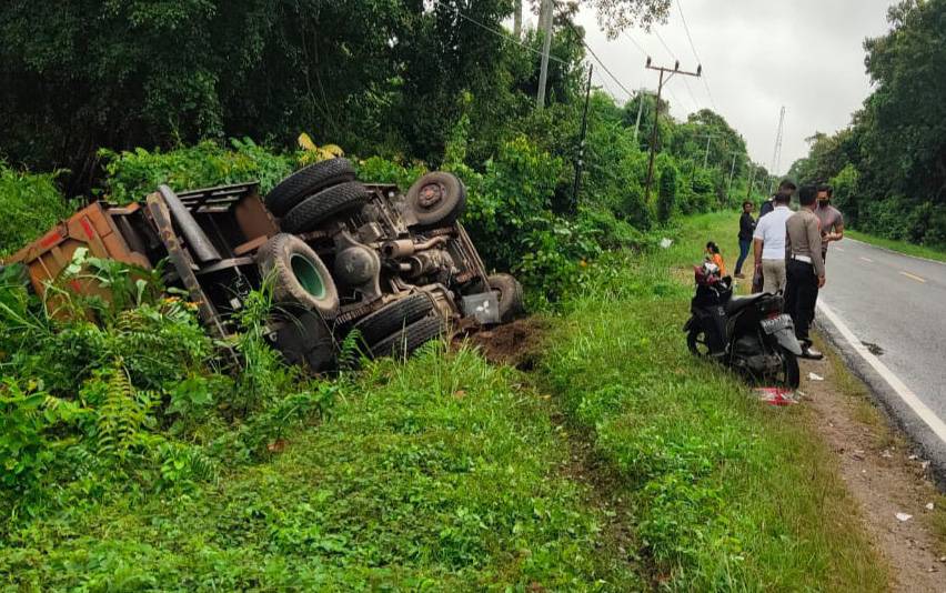 Lokasi kecelakaan lalu lintas di Jalan Tjilik Riwut Km 11 Desa Hampalit, Kecamatan Katingan Hilir, Rabu, 19 Mei 2021.