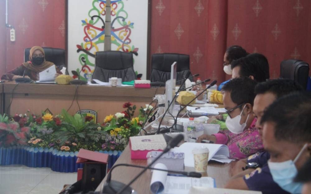 Bapemperda DPRD Kota Palangka Raya saat pembahasan raperda perizinan usaha sarang burung walet.