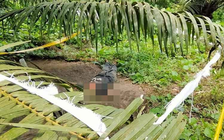 Guwel (65), warga Desa Hayaping Kecamatan Awang ditemukan meninggal di kebun sawit