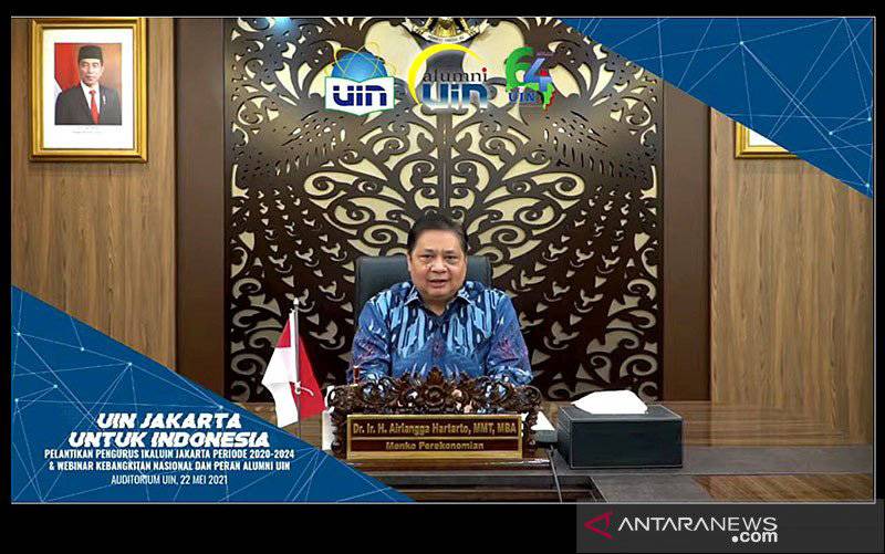 Menteri Koordinator Bidang Perekonomian Airlangga Hartarto dalam webinar yang diselenggarakan UIN Syarif Hidayatullah Jakarta, Sabtu (22/5/2021). (foto : ANTARA/HO-Kemenko Perekonomian/pri)