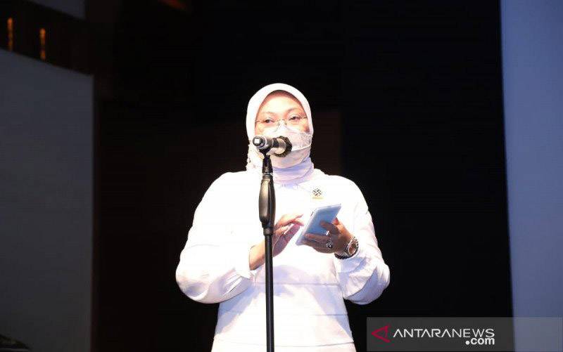 Menaker Ida Fauziyah dalam acara nonton bersama serikat pekerja dan buruh di Jakarta, Kamis (27/5/2021). (foto : ANTARA/HO-Kementerian Ketenagakerjaan)