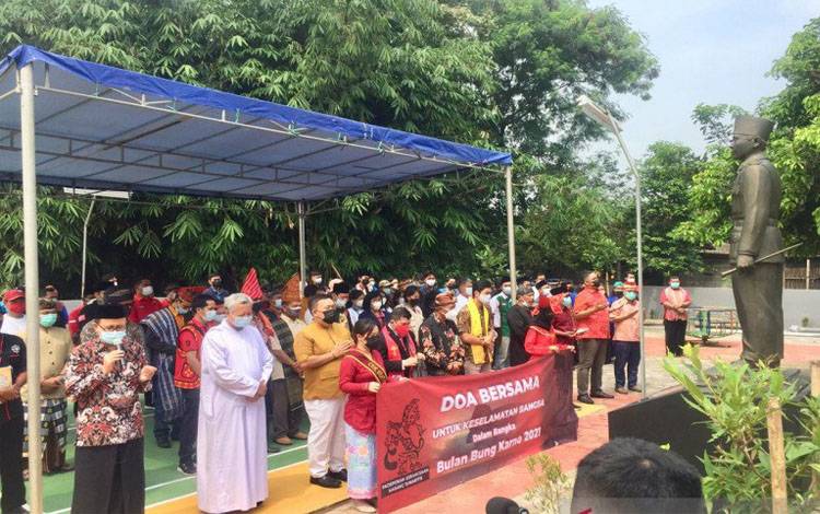 Padepokan Kebangsaan Karang Tumaritis mengelar doa lintas agama dan kursus Pancasila menjelang peringatan Bulan Bung Karno pada Juni 2021