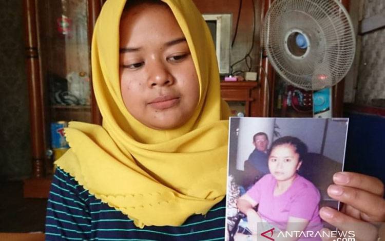 Anak TKW asal Cianjur, Jawa Barat yang hilang kontak sejak 17 tahun lalu berharap ibunya pulang dan berkumpul kembali di Cianjur