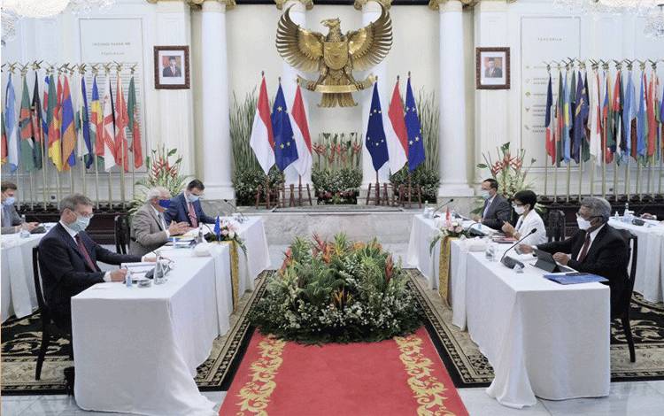 Pertemuan Menteri Luar Negeri RI Retno Marsudi dan Perwakilan Tinggi EU untuk Urusan Luar Negeri dan Kebijakan Keamanan Josep Borrell di Gedung Pancasila, Jakarta, Rabu (2/6/2021). (HO-Kemlu RI)