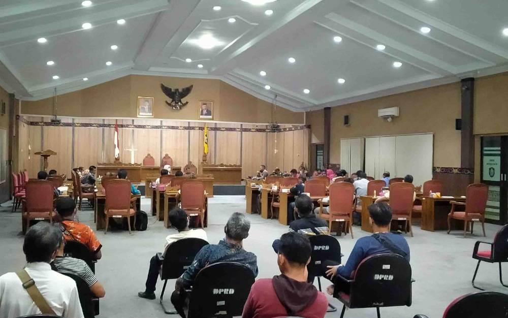Rapat dengar pendapat terkait tuntutan plasma warga Desa Rubung Buyung dengan PT BSP di DPRD Kotawaringin Timur