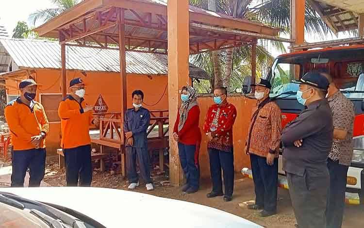 Rombongan Anggota DPRD Barito Timur saat melakukan kunjungan ke POS Damkar Kecamatan Dusun Tengah.