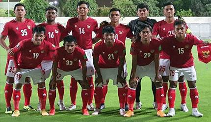 Dokumentasi sebelas pertama tim nasional Indonesia saat laga persahabatan kontra Afghanistan yang berakhir dengan skor 2-3 untuk kemenangan Afghanistan di Dubai, Uni Emirat Arab (UEA), Selasa (25/5). Partai uji coba tersebut menjadi bagian dari persiapan timnas Indonesia untuk menjalani tiga laga terakhir Grup G Kualifikasi Piala Dunia 2022. (ANTARA/HO/PSSI)