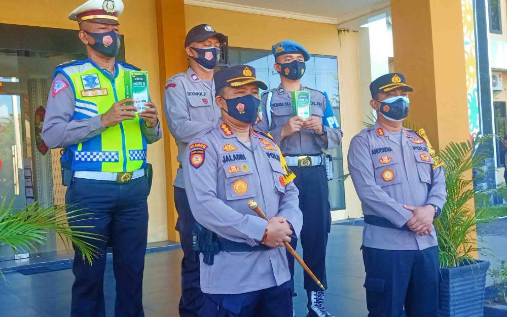 Kapolresta Palangka Raya, Kombes Pol Dwi Tunggal Jaladri didampingi wakilnya, AKBP Andiyatna usai peluncuran nomor pelayanan masyarakat.
