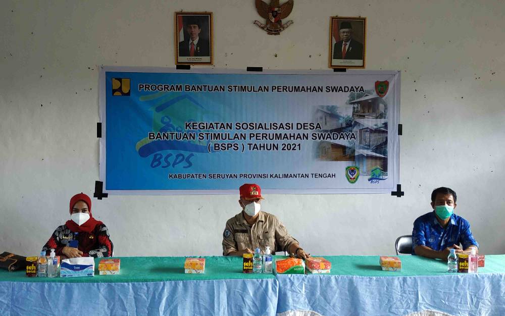 Bupati Seruyan, Yulhaidir saat menghadiri sosialisasi BSPS di Desa Pematang Panjang, Kamis, 10 Juni 2021.