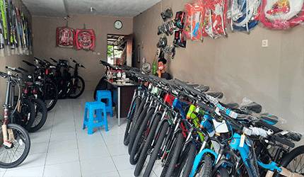 Salah satu toko sepeda di Pangkalan Bun.
