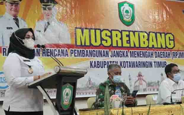 Wakil Bupati Kotim Irawati saat menyampaikan sambutan dalam musrenbang RKPD 2021-2026
