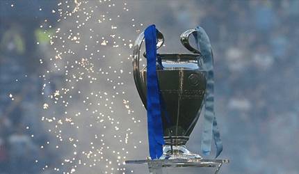 Trofi Liga Champions saat dipamerkan sebelum laga final antara Manchester City dan Chelsea dimulai di Estadio do Dragao, Porto, Portugal pada 30 Mei 2021. ANTARA REUTERS/PIERRE-PHILIPPE MARCOU