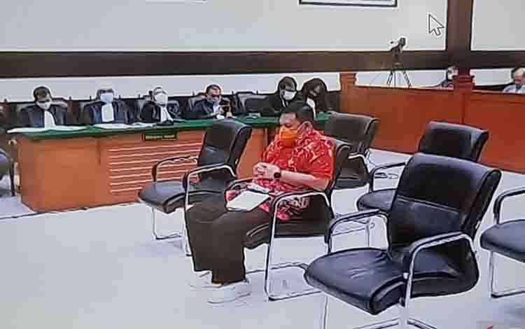 Terdakwa dr. Andi Tatat saat menjalani sidang tuntutan kasus tes usap RS UMMI Bogor di Pengadilan Negeri Jakarta Timur, Kamis (3/6/2021)