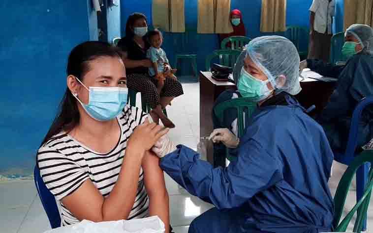 Vaksinasi Covid-19 di Desa Penda Pilang, Kecamatan Kurun.