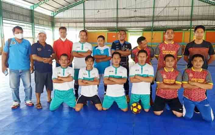 Tim Futsal PWI Barito Utara dan Murung Raya saat laga persahabatan, Sabtu, 26 Juni 2021.