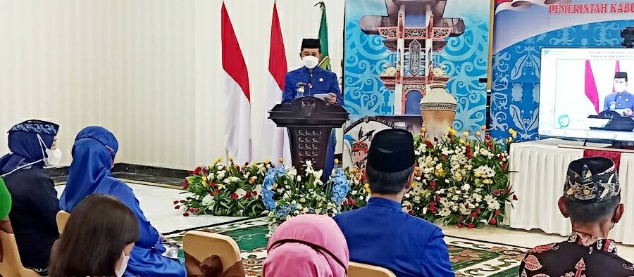 Bupati Barito Utara, Nadalsyah saat membacakan sambutan Gubernur Kalimantan Tengah pada peringatan Hari Jadi Kabupaten Barito Utara, Selasa 29 Juni 2021.