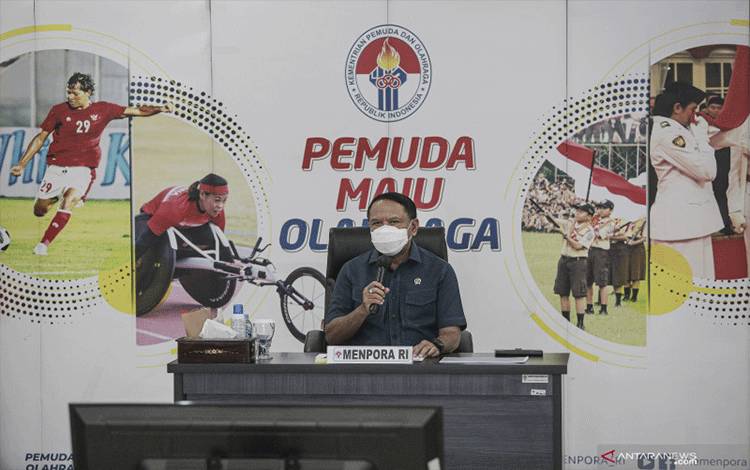 Menteri Pemuda dan Olahraga (Menpora) Zainudin Amali memimpin rapat koordinasi di Wisma Auditorium Kemenpora, Jakarta, Selasa (8/6/2021). Rapat tersebut membahas penyelenggaraan Pekan Olahraga Nasional (PON) XX di Papua pada Oktober mendatang. ANTARA FOTO/Dhemas Reviyanto/hp,