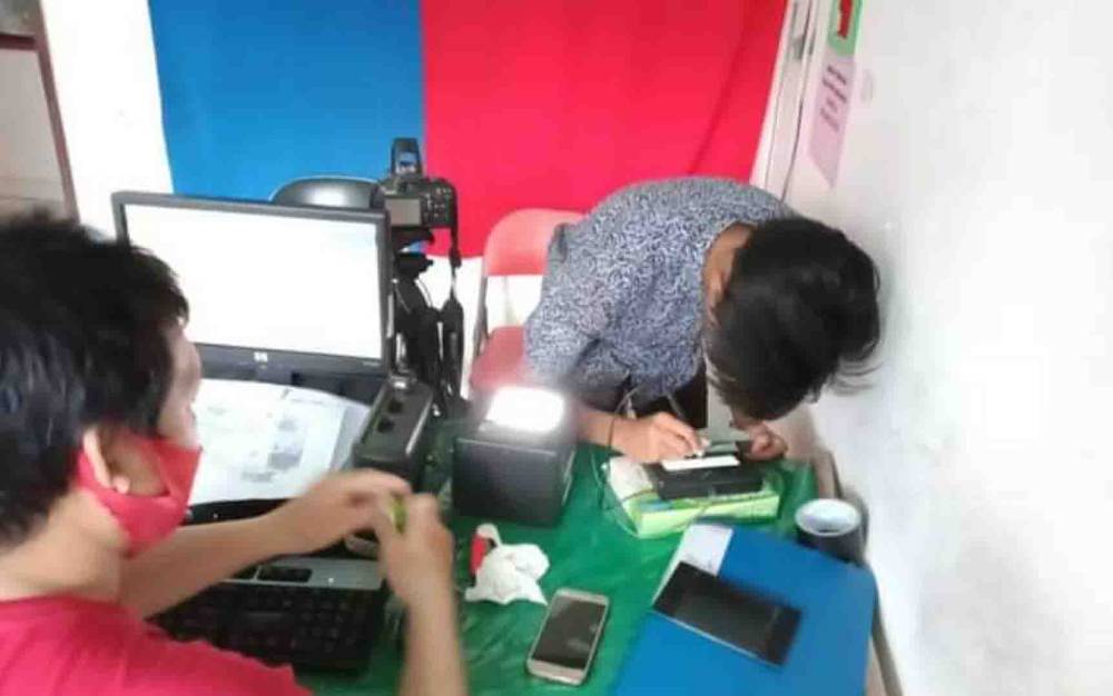 Perekaman KTP-Elektronik di kantor Dinas Kependudukan dan Pencatatan Sipil Kabupaten Kapuas