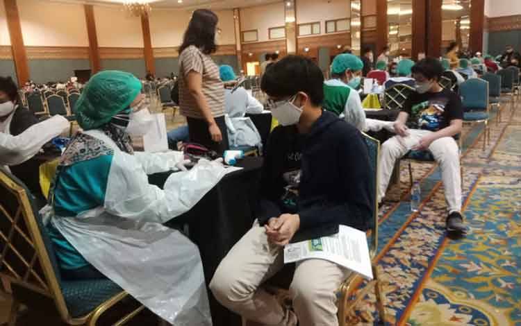 Alumni Kolese Kanisius Menteng 64 menyelenggarakan vaksinasi COVID-19 massal bagi anak maupun siswa berusia 12-17 tahun di Balai Sidang Jakarta, pada 12 Juli hingga 25 Juli 2021. (ANTARA/Dokumentasi Pribadi)