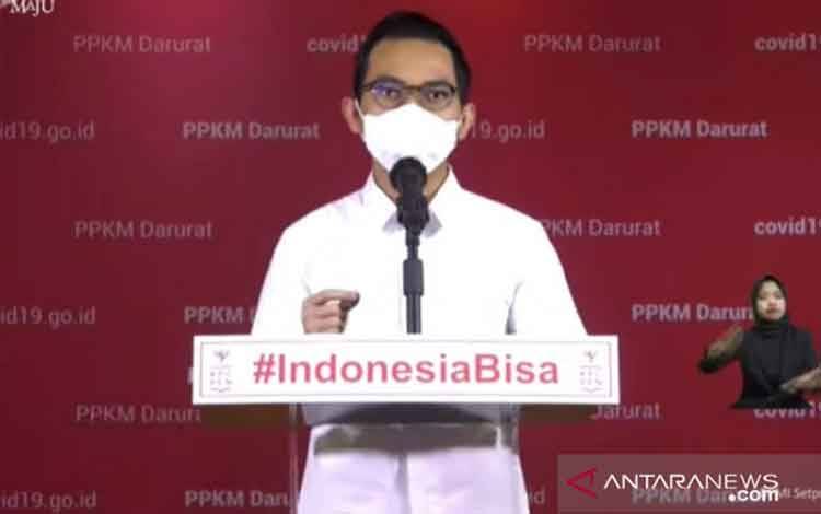 Tangkapan layar Juru Bicara Kementerian Komunikasi dan Informatika Dedy Permadi saat memberikan keterangan dalam agenda Pernyataan Pers Harian PPKM Darurat secara virtual yang dipantau dari Jakarta, Rabu (14/7/2021). (ANTARA/Andi Firdaus)
