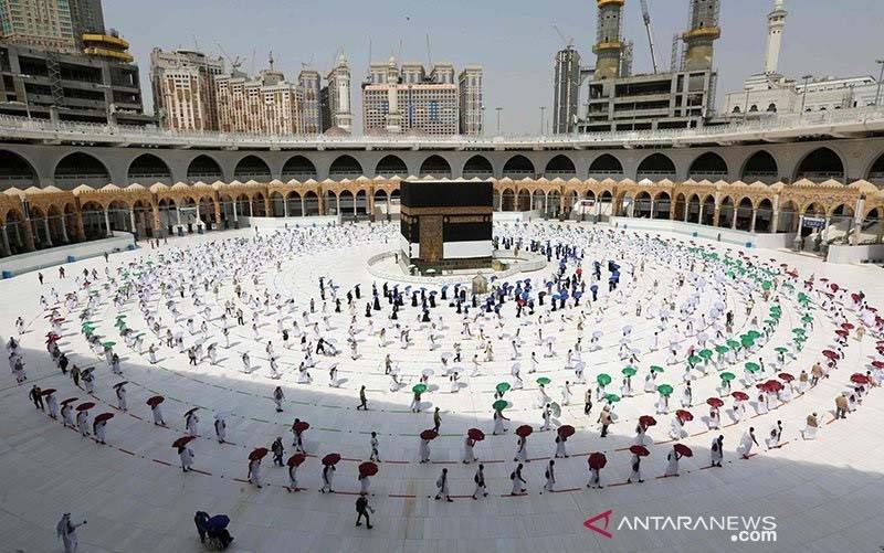 Ibadah haji tahunan untuk upacara haji dimulai pada 29/7/2020 di Kota Mekkah, Saudi, yang ditandai dengan pembatasan yang diberlakukan terkait pandemi virus corona di Makkah Al-Mukarramah dan Tempat Suci (Mekkah), Arab Saudi. (foto : ANTARA/REUTERS/Saudi Ministry of Media via / La/pri.)