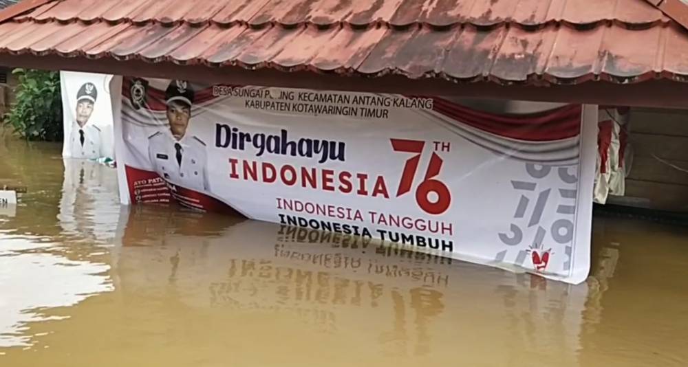 Banjir yang terjadi di Desa Sungai Paring, Kecamatan Antang Kalang