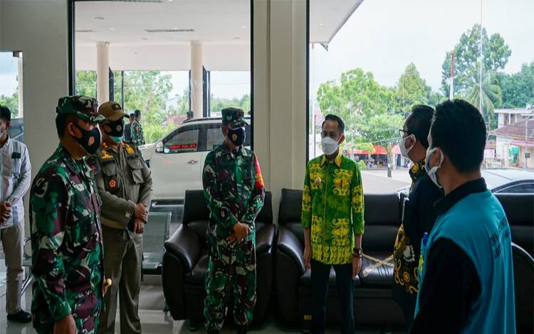 Tinjauan Wali Kota Palangka Raya bersama TNI AD di beberapa RS, Jumat, 16 Juli 2021