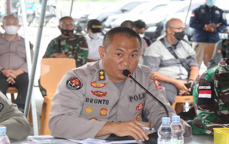 Wakil Kasatgas Humas Operasi Madago Raya AKBP Bronto Budiyono