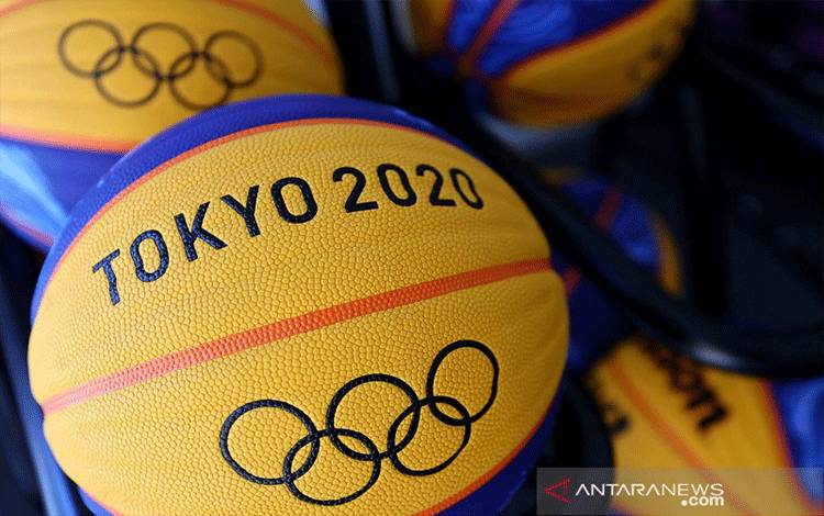 Detail bola yang akan digunakan pada ajang bola basket 3x3 pada Olimpiade Tokyo 2020di Jepang (17/7/2021). ANTARA FOTO/REUTERS/Kai Pfaffenbach/aww.