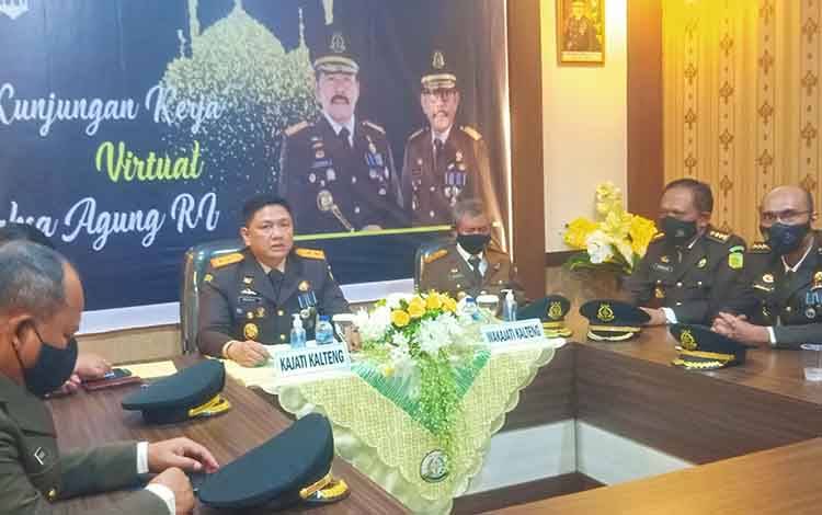 Kepala Kejaksaan Tinggi Kalimantan Tengah, Iman Wijaya saat menyampaikan pencapaian kinerja mulai Januari hingga Juli 2021 di Hari Bhakti Adhyaksa ke 61