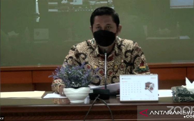 Tangkapan layar Ketua Komisi Yudisial (KY) Prof. Mukti Fajar Nur Dewata mengumumkan nama-nama yang lolos tes tahap ketiga Calon Hakim Agung 2021. ANTARA/Muhammad Zulfikar