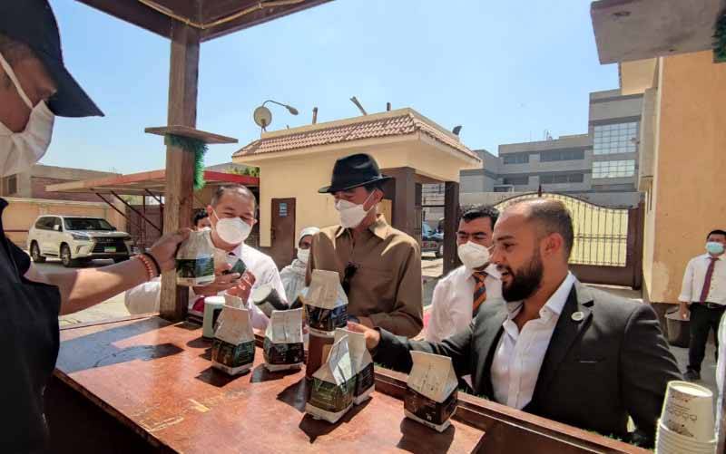 Kunjungan Duta Besar RI untuk Mesir Lutfi Rauf (ketiga kiri) ke Pabrik Kopi Zahret El Bon Brazili di Provinsi Sharqiya pada Kamis (29/7/2021). (foto : ANTARA/HO-KBRI Kairo)
