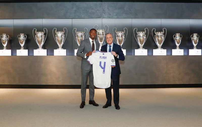 David Alaba saat diperkenalkan secara resmi oleh Real Madrid. (foto : HO/realmadrid.com)