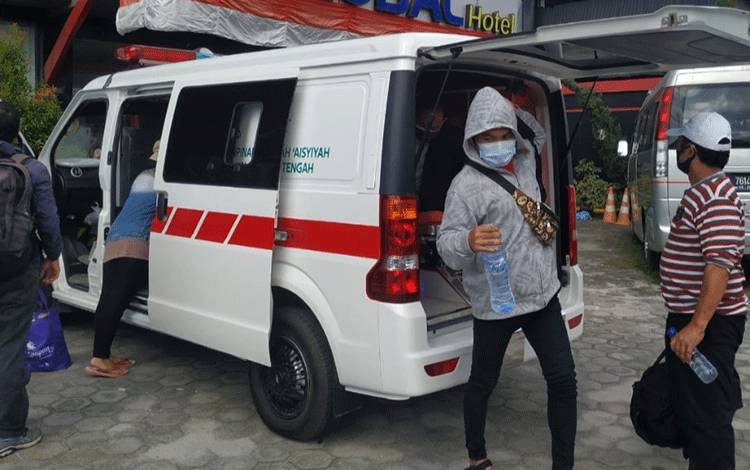 Pasien Covid-19 di Palangka Raya diantar ke hotel untuk isolasi mandiri.